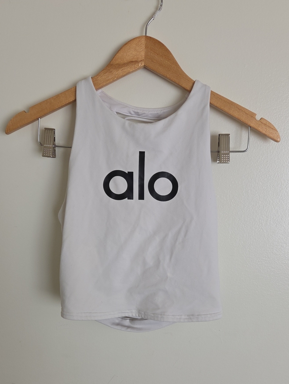Alo Yoga White Lace Up Back Sports Bra Medium Athleisure Athletic Wear Sporty
